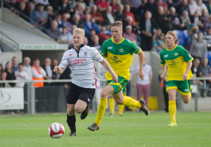 Tom Portas runs through to score against Barwell