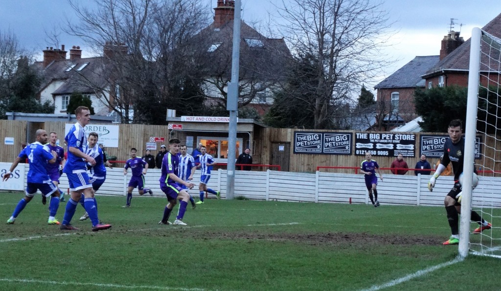 Harvey Saunders scores at Worcester 1