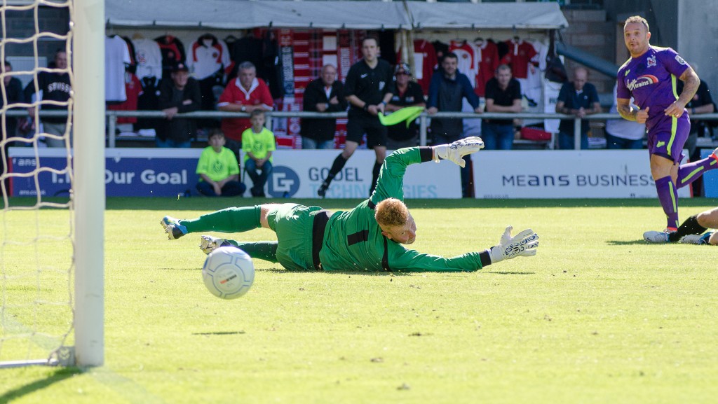 Stephen Thompson scores at FC United 1