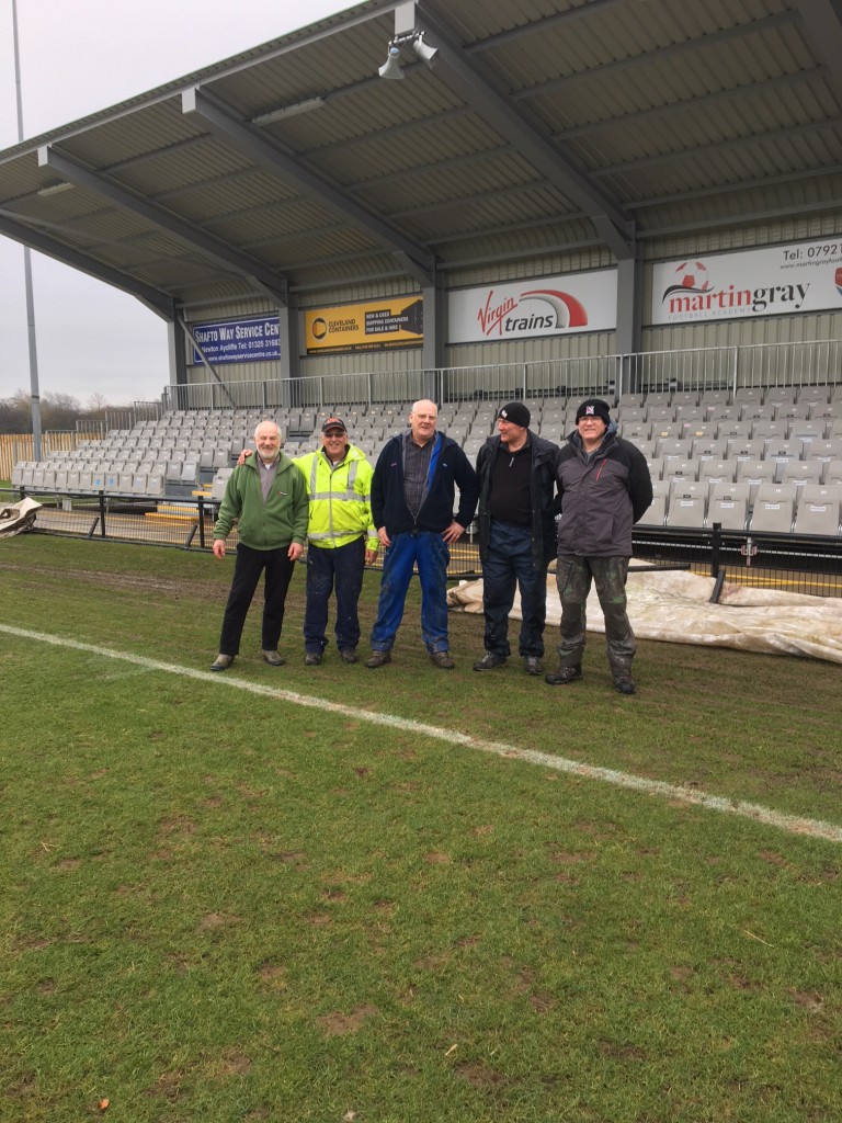 10TH January volunteers remove covers