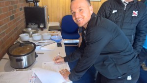 Stephen Thompson signs a new two year contract