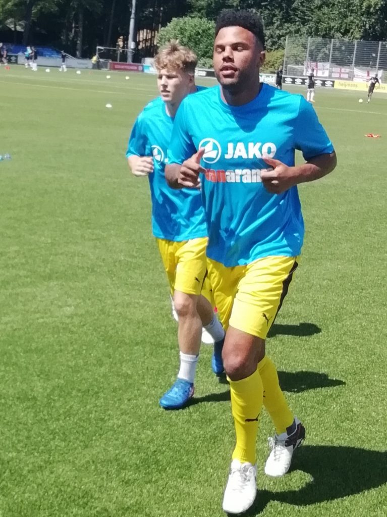 Dom Collins in the warm up