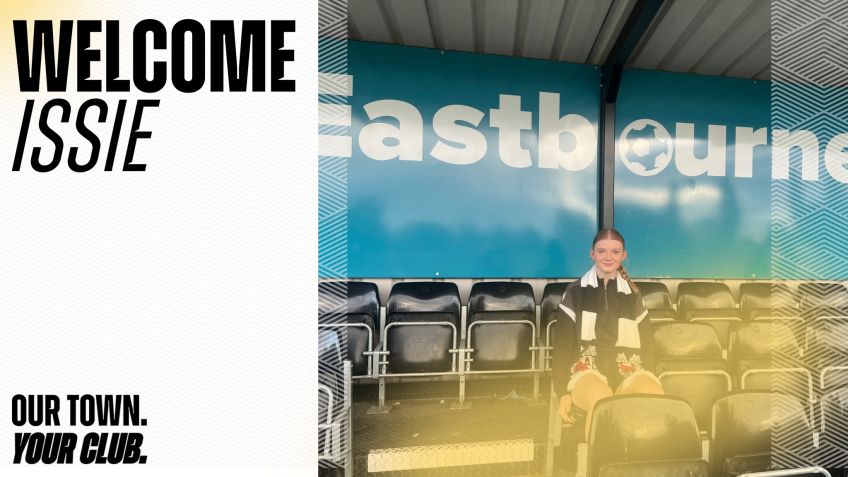 Issie Nattrass signs for Quaker Women