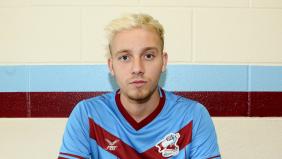 Quakers sign midfielder on loan from Scunthorpe United
