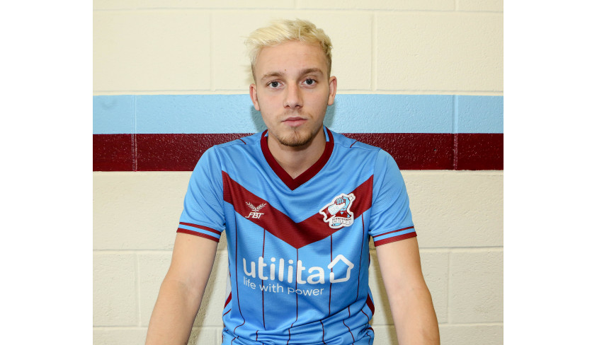 Quakers sign midfielder on loan from Scunthorpe United