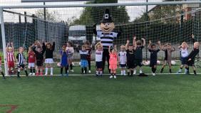 Mr Q meets the DFC mini Quakers!