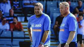 Daz signs new contract