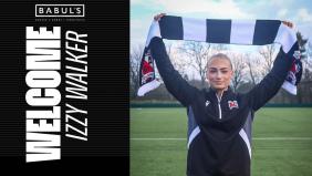 Izzy signs for Quaker Women