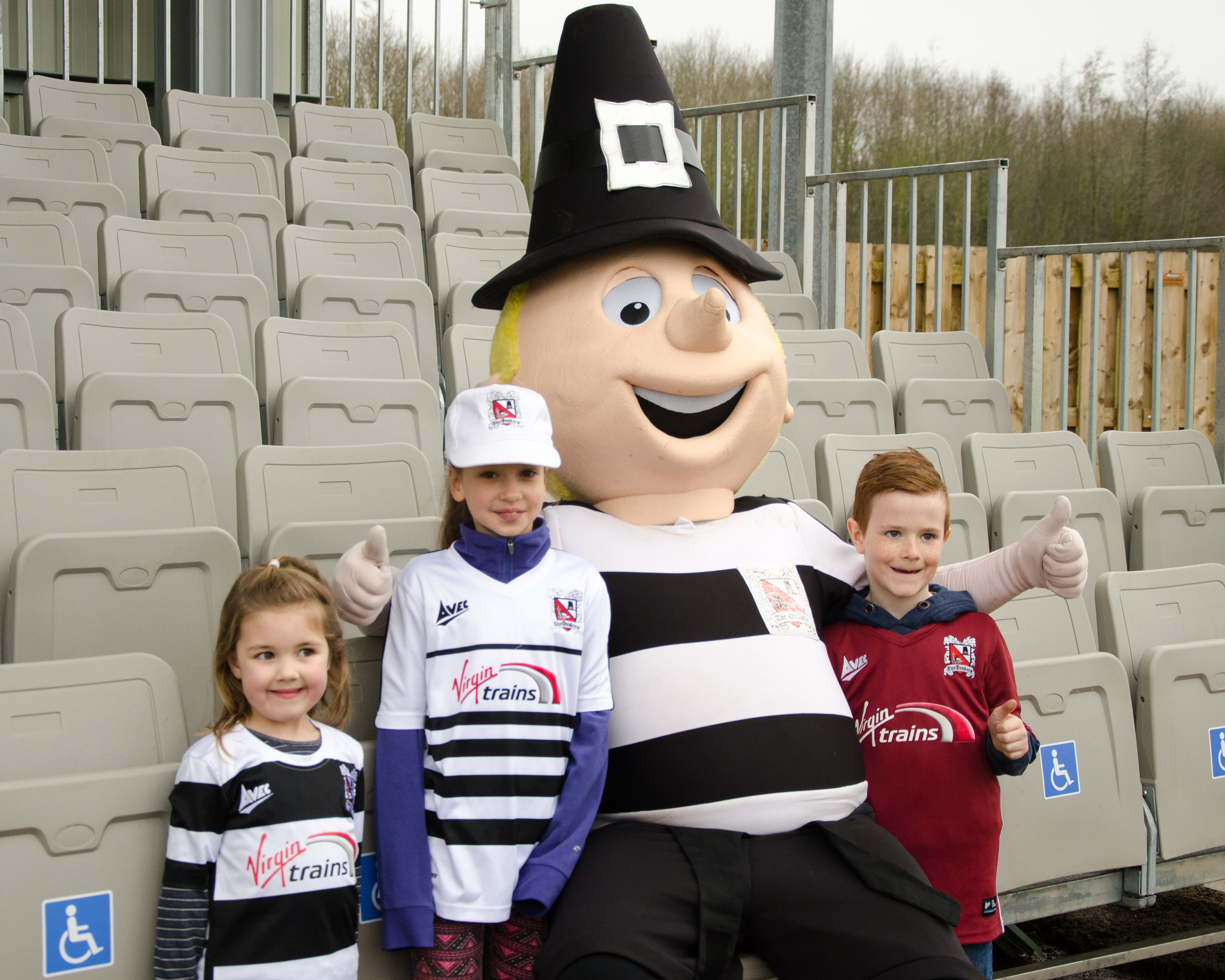 Junior Quakers meet Mr Q! - News - Darlington Football Club